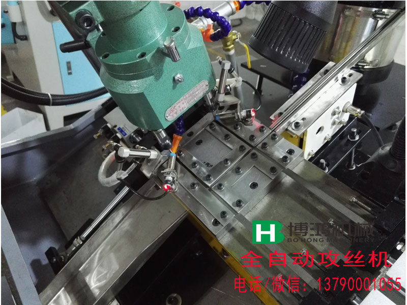 雙軸全自動攻絲機細(xì)節(jié)